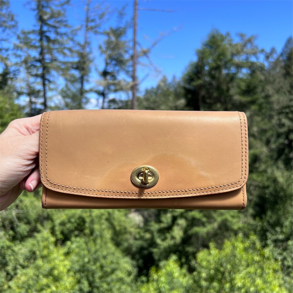 VINTAGE COACH Smooth Leather Turn-Lock Wallet Tan w Gold Hardware